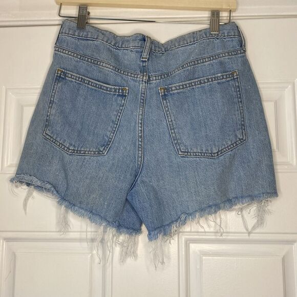 Universal Thread Light Wash Distressed Cutoff Denim Jean Shorts Size 4 - Picture 7 of 8